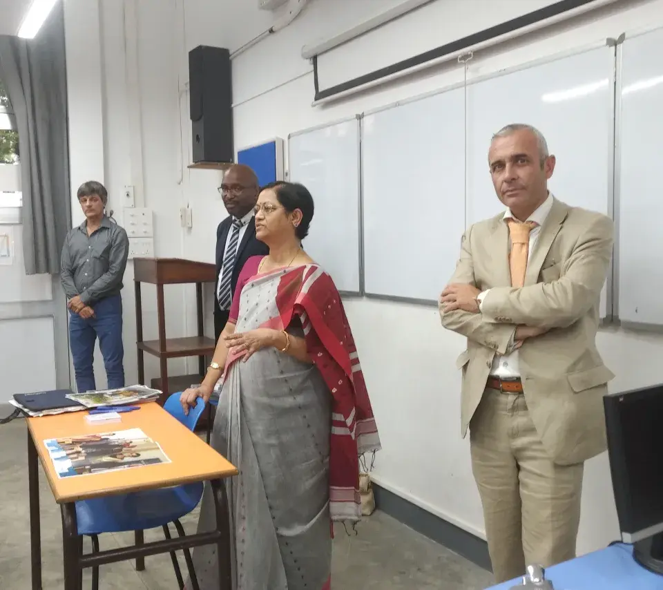 Présentation de la formation LLB SEA et LICENCE AES aux élèves de terminale et de première et à l'équipe pédagogique au Lycée français de